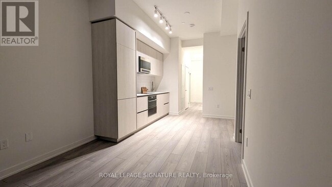 Photo du bâtiment - 120 Broadway Ave