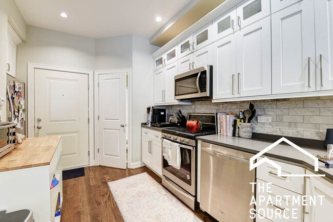 Foto del edificio - 2538 N Southport Ave