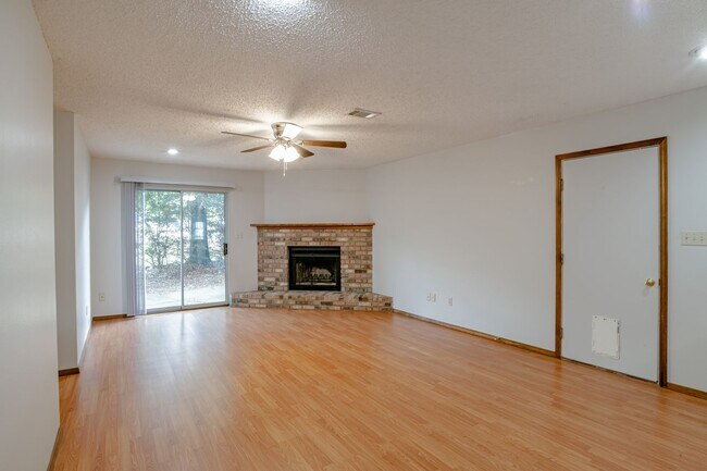 Building Photo - 2 Bed/2 Bath With One-Car Garage Available...
