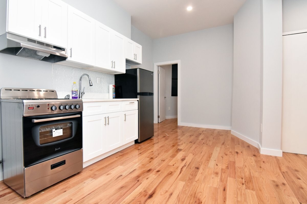 Foto principal - 354 Brook Ave