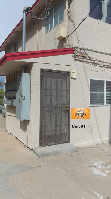 Primary Photo - 419 E Schuster Ave