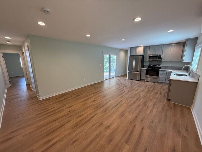Building Photo - 805 Boxwood Ln SE