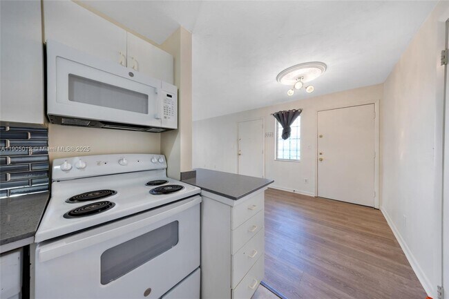 Foto del edificio - 8701 SW 141st St