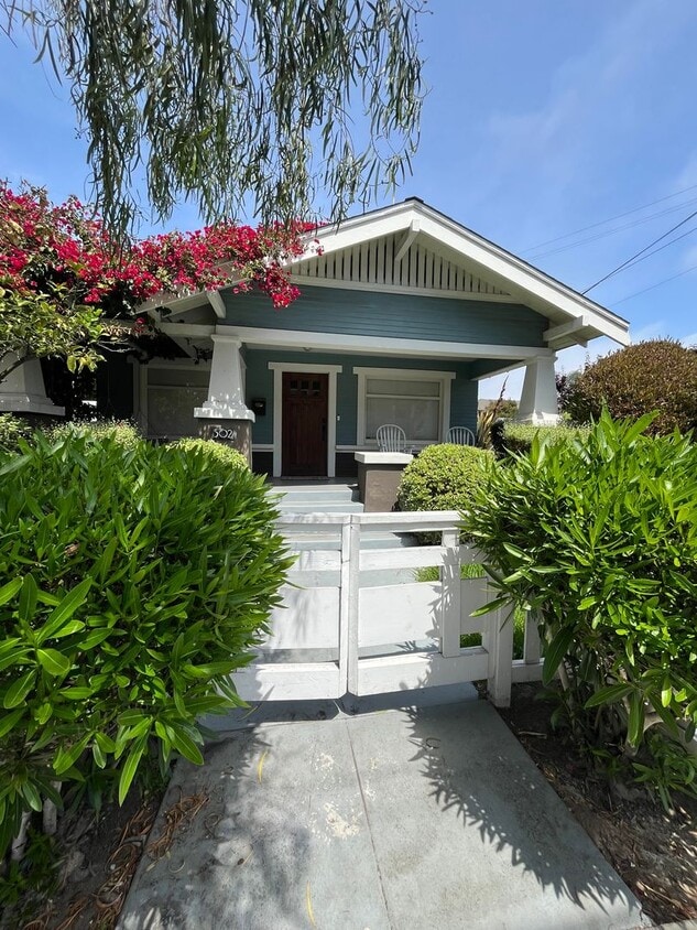 Primary Photo - House: 2 Bedroom with Den , 2 Bath and pri...