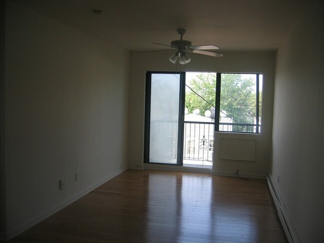 Building Photo - 5616 Waldron St