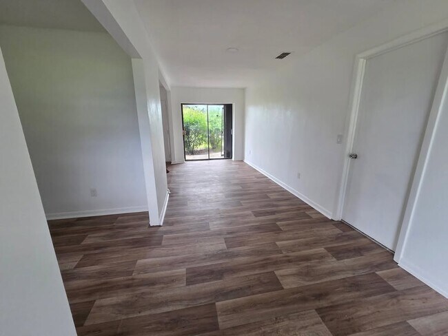 Foto del edificio - 7208 Spring Hill Rd