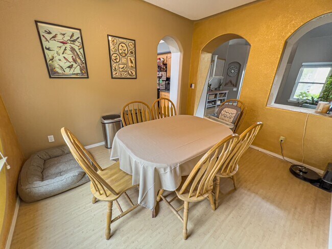 Building Photo - MOVE IN READY!! 4 BEDROOM 3 BATH HOME AVAI...