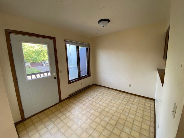 Building Photo - 831 Briar Ln