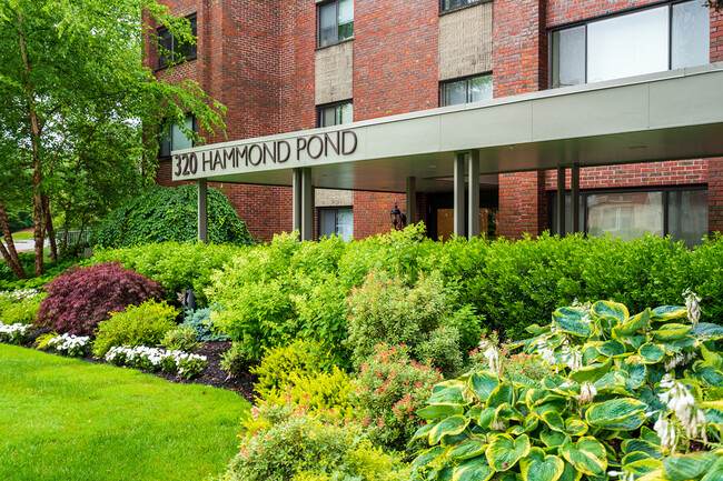 Foto del edificio - 320 Hammond Pond Pky