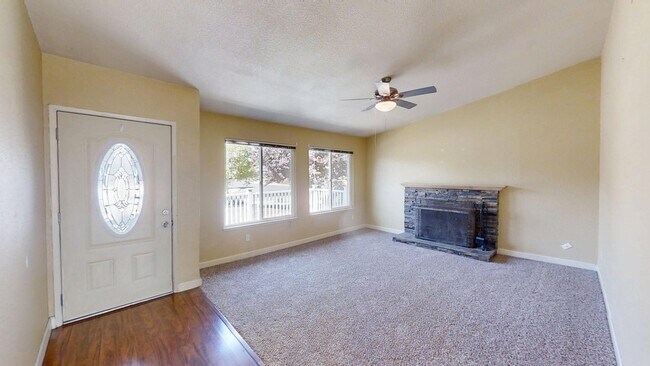 Foto del edificio - 6556 Mossview Way