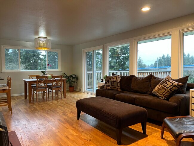 Foto del edificio - 13324 3rd Ave NE