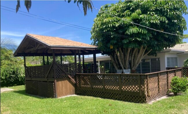 Deck - 469 NE 35th St