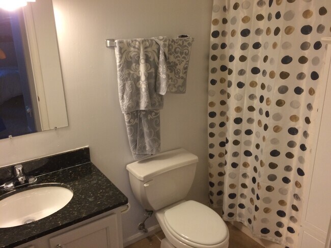 Bath 1 - 1041 State St NW