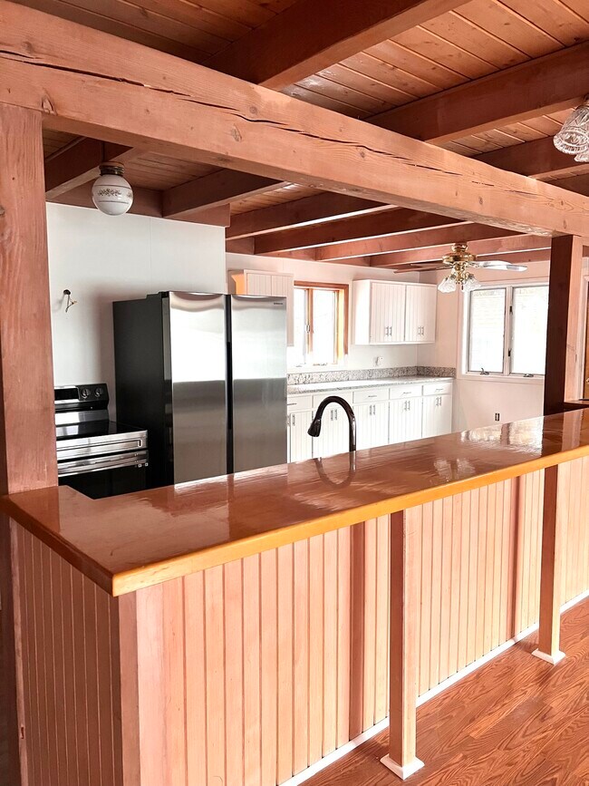 Kitchen - 150 N Shore Dr