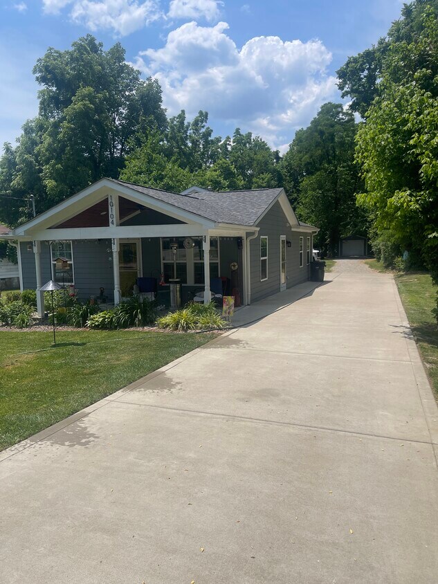 Primary Photo - 10104 Caldwell Dr