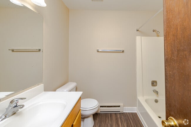 Bathroom - Willow Glen Apartments