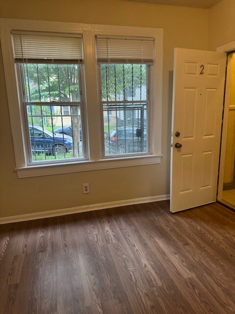 Foto principal - 1106 Queen St NE