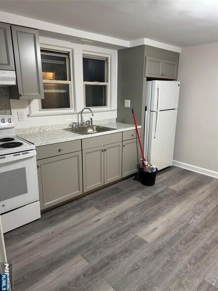 Foto principal - 1062 E 25th St
