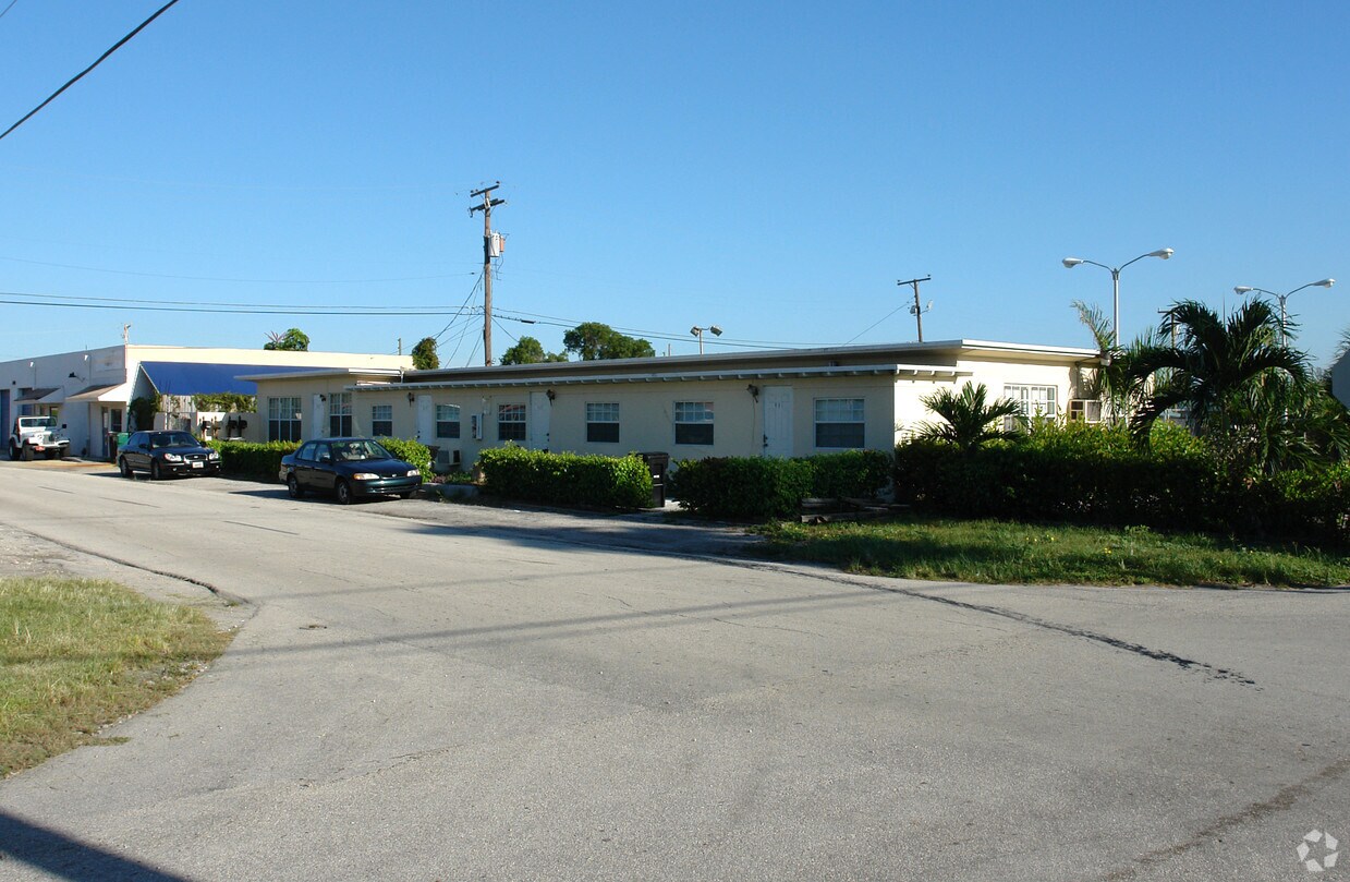 Primary Photo - 425-431 NE 8th St