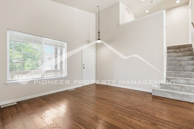 Building Photo - Spacious Home with Central AC and Washer/Dryer