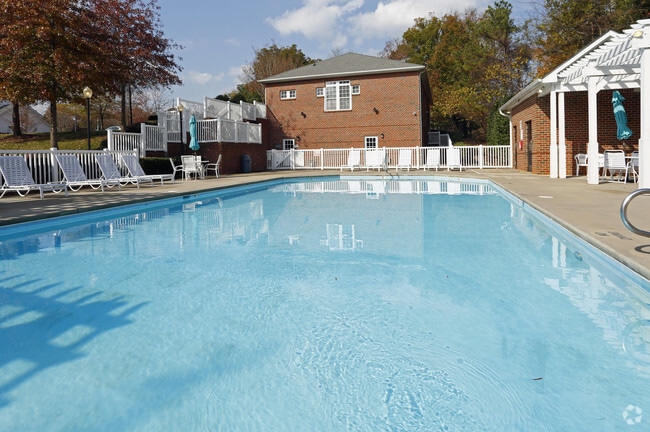 Pool - Heritage Apartments