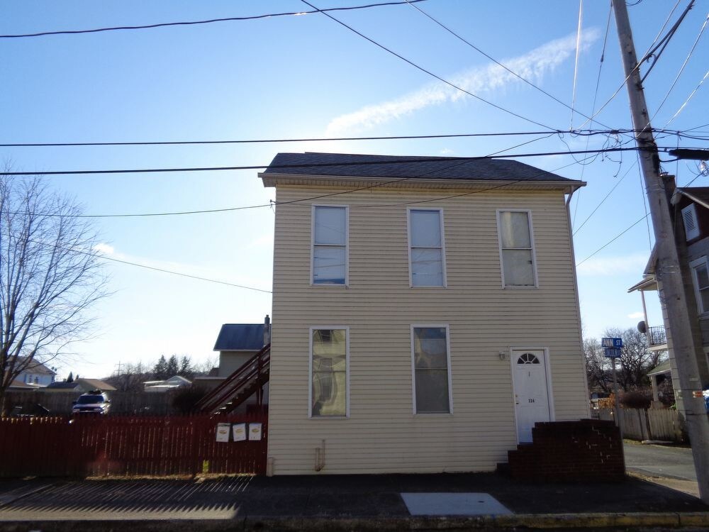 Primary Photo - 334 Ann St