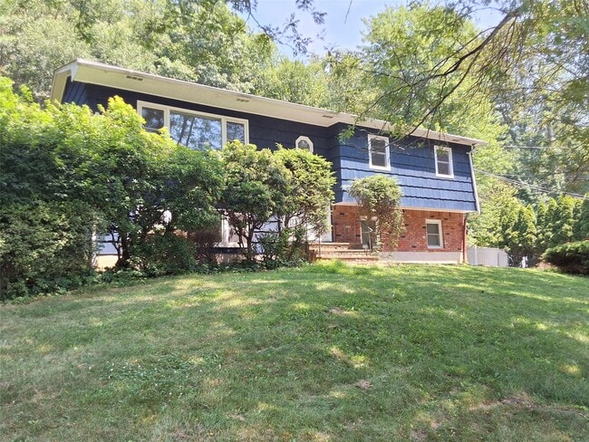 Building Photo - 24 Wallace Dr