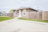 Primary Photo - 330 E Lynn St