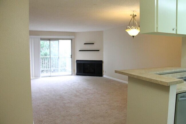 Building Photo - 373 Half Moon Lane #305