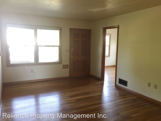 Building Photo - 328 NE 52nd Ave