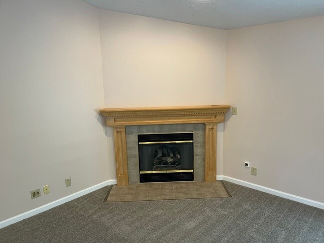 Building Photo - 3 Bedroom House!
