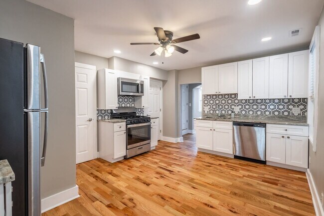Foto del edificio - 955 W 18th St