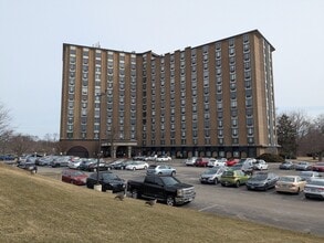 Building Photo - 1 Renaissance Pl