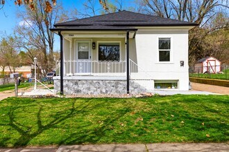 Building Photo - 1060 Sullivan Dr