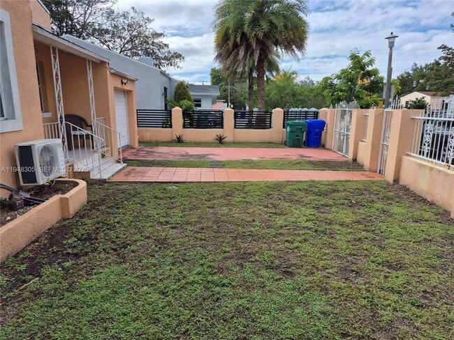 Foto del edificio - 28 NE 49th St