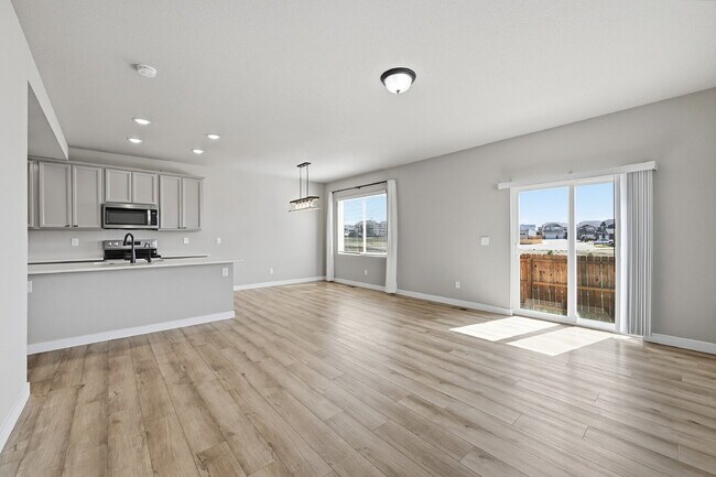 Foto del edificio - $2,340.95, 3 bed, 2.5 bath located in Colorado Springs with a fenced back yard