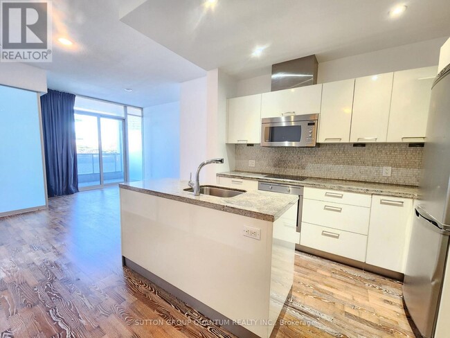 Photo du bâtiment - 90 Park Lawn Rd