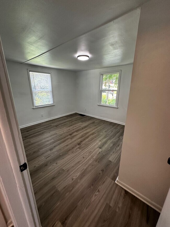 Foto del edificio - 215 McElroy Ave