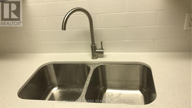 Building Photo - 874 Sparrow Rd