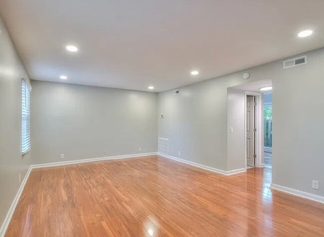 Building Photo - 5510 Country Dr