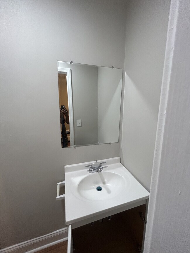 Foto del edificio - Newly renovated, big fenced yard and corne...