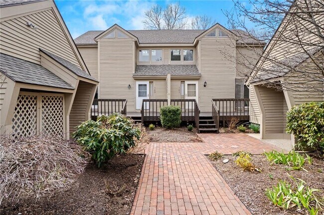 Building Photo - 140 Pine Glen Dr