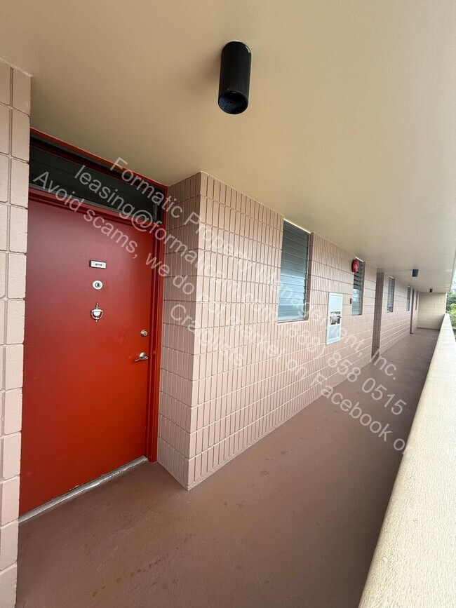 Building Photo - Pet Friendly 2-Bedroom With in Unit Laundry Apartment with Pool & Covered Parking in Honolulu!