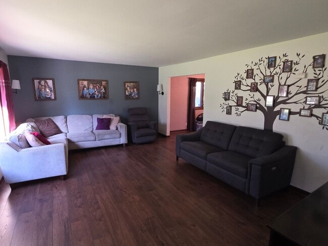 Foto del edificio - Updated 4 bedroom home in Merton