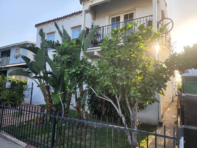 Foto del edificio - 909 N Normandie Ave