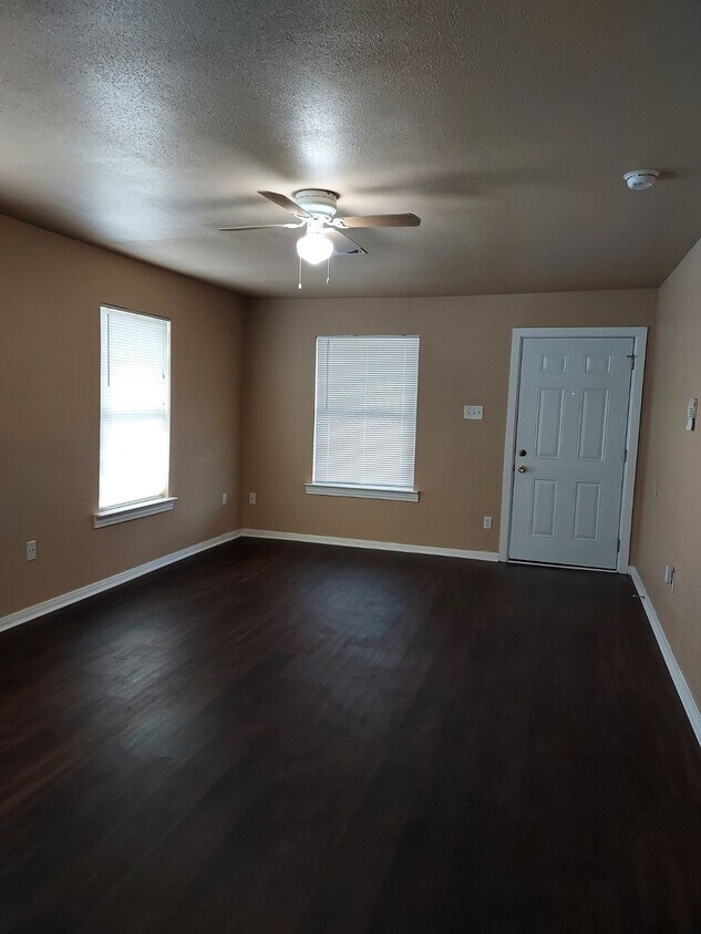 Foto del edificio - 3554 Mt Pleasant St