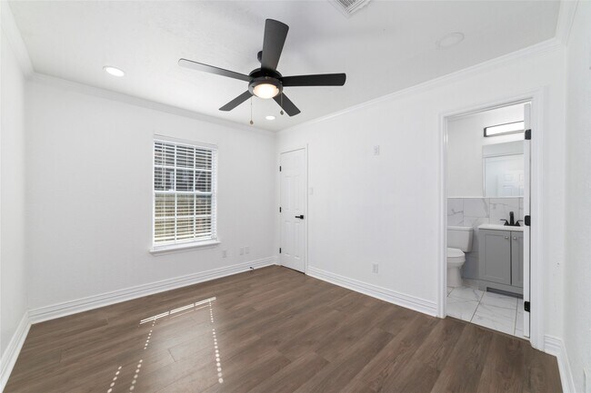 Foto del edificio - 802 E 33rd St