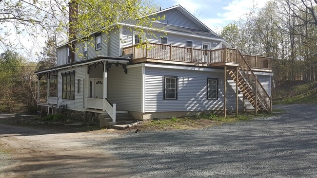 Building Photo - 20 Springbrook Rd