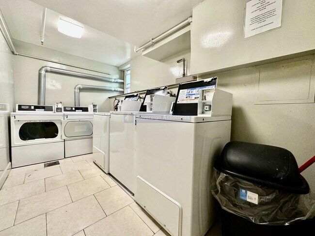 Foto del edificio - 2940 East 196