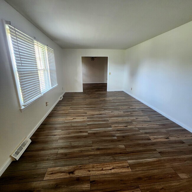 Foto del edificio - 636 Longview Rd